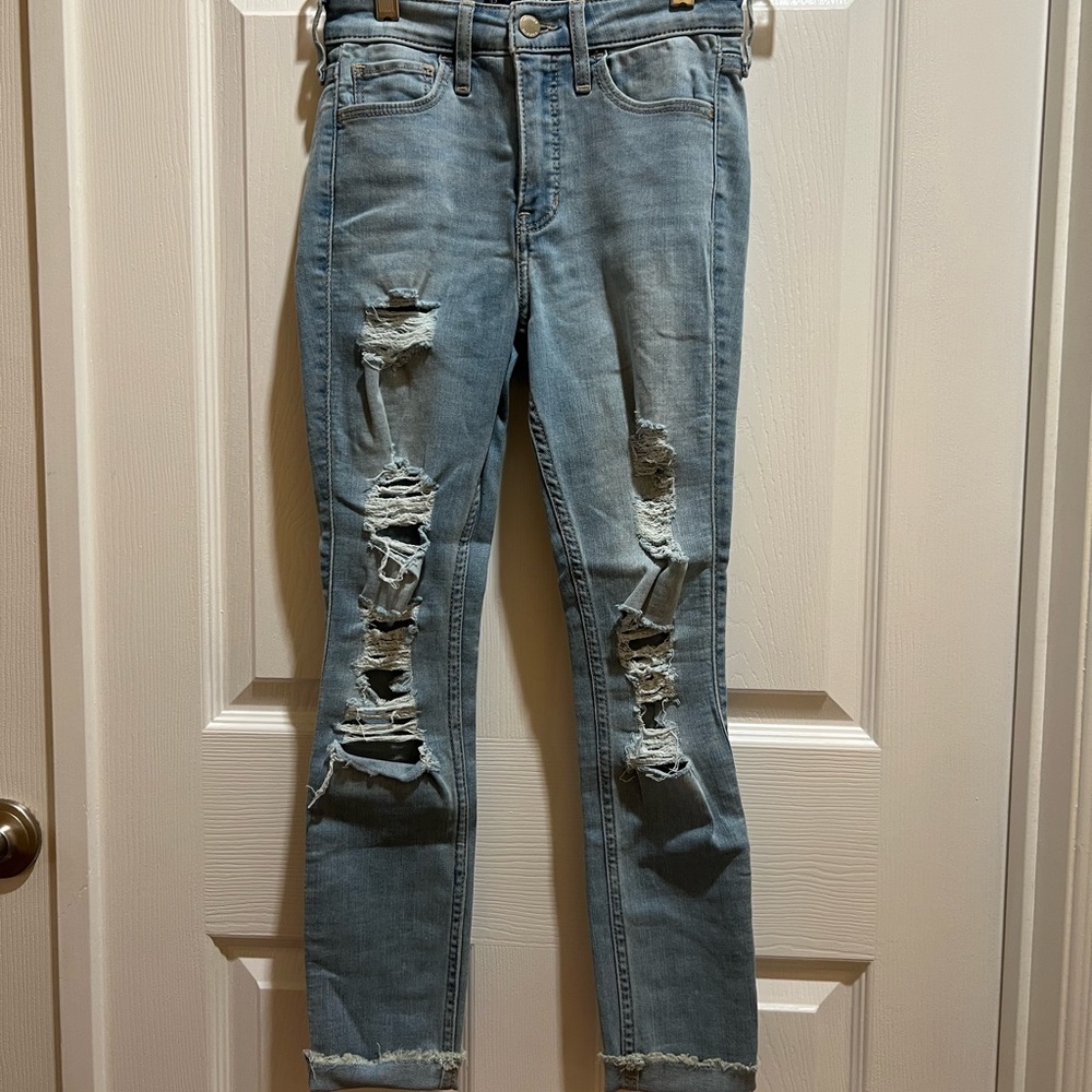 Hollister - High rise crop super skinny Jeans.  Light blue , distressed